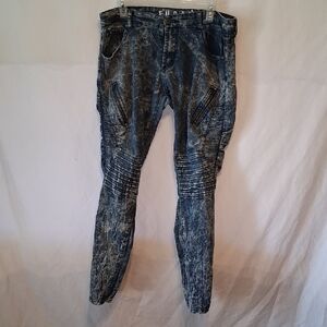 FUSAI Men's Acid-Wash Blue Jeans with Ribbed Knee Detail